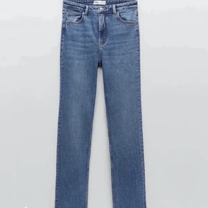 Zara jeans - Zara jeans aldrig använda för att dom är för små för mig, det är full length, kontakta mig för fler bilder✨dom sitter inte tajt hela vägen utan dom blir lite utsvängda under knäet typ och ner