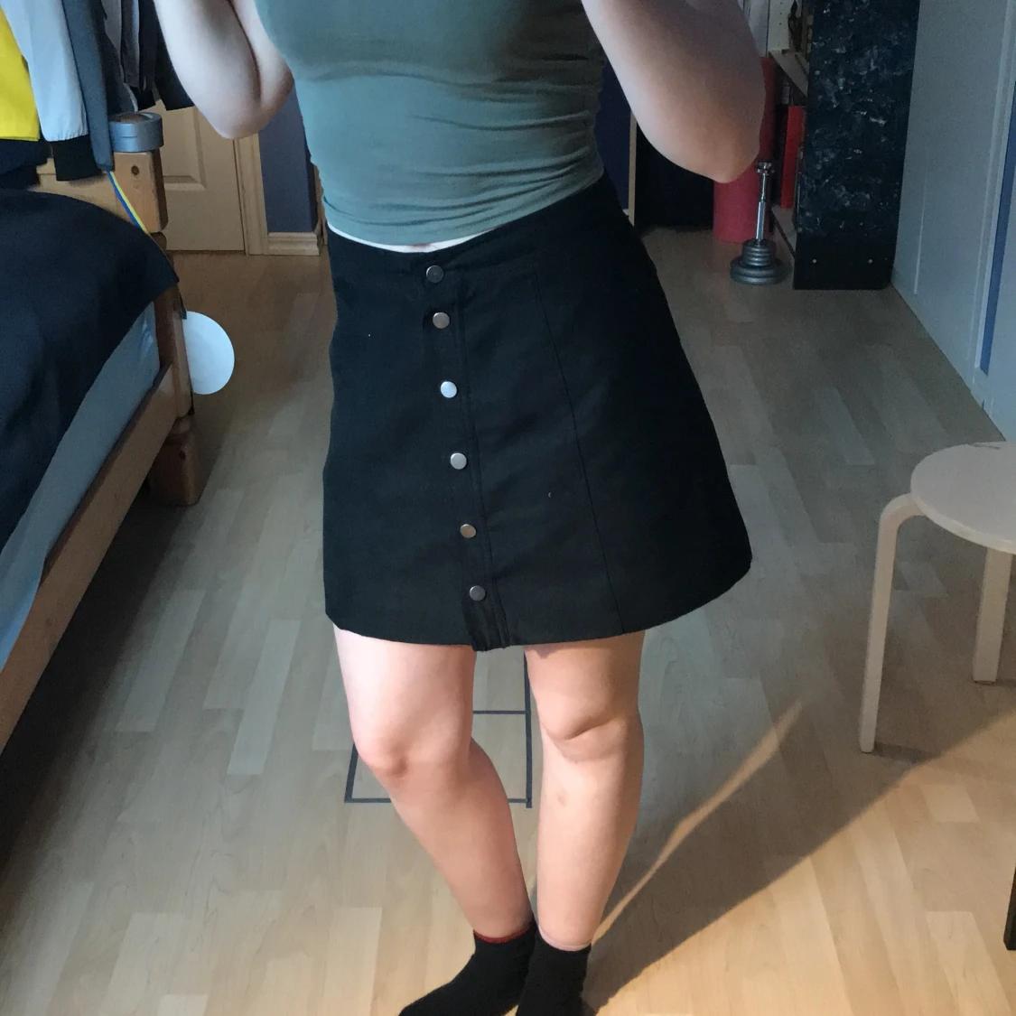 Snygg mocka kjol med knappar