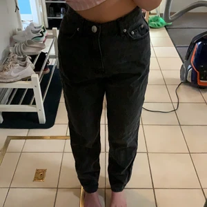 Jeans från gina - Jeans från gina strl 34! Förstora för mig därför inte så bra bilder men as fina på andra! 