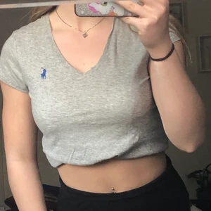Ralph Lauren t-shirt  - En fin Ralph Lauren T-shirt som aldrig är använd, därmed nyskick 💕