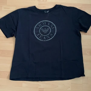 Armani Jeans - En fin Armani Jeans t shirt i jätte skönt tyg