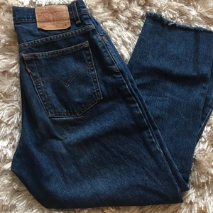 Levis jeans - Supersköna mom jeans, avklippta nertill 💐