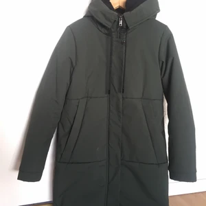 ELVINE jacka - Elvine jacka i grön. Varm