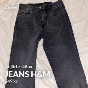 Jeans helt nya H&M - Jätte sköna har lite öppet på sidan men är för långa för mig tyvärr och jag är 1,53 så dom kanske passar någon som är 1,55