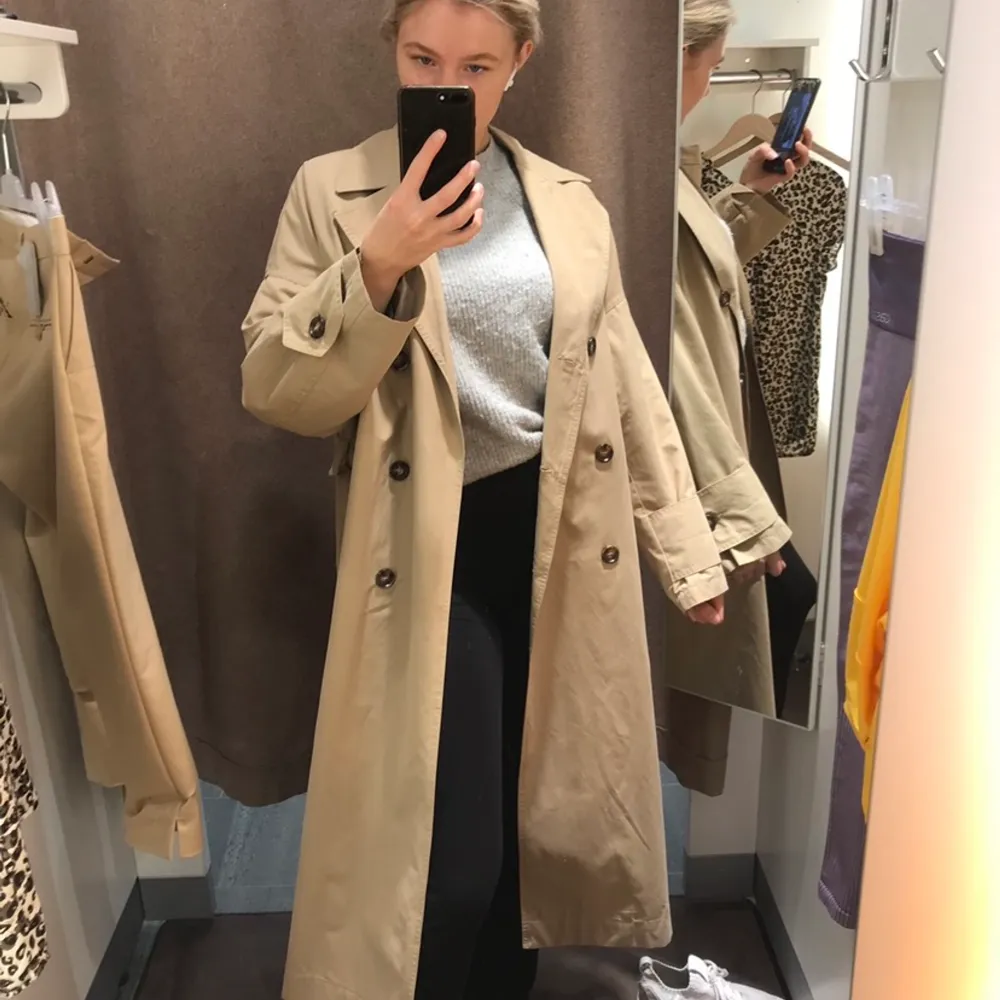 Kollar nu intresset på min trenchcoat från Carin Wester i storlek 36, skärp tillkommer. Knappt använd och köpt för 999kr så kom med rimliga bud, slutsåld på hemsidan.. Jackor.