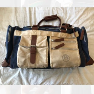 Weekendbag - Perfekt weekendbag från Claes Göran! Super många najs fickor