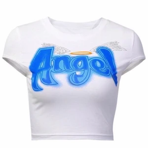 Angel tee - Tajt ängel t-shirt. Nästan helt ny o kroppad.