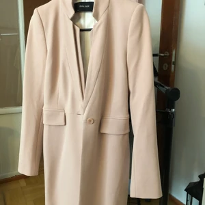  Jacka zara -  Kavaj/jacka från Zara Storlek XS, oanvänd Finns att hämta i Stockholm eller Eskilstuna Kan fraktas, Köparen står för frakten