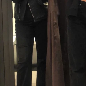 Mid Vintage Jeans - Snygga mid jeans från second hand 💕 med snygga detaljer på fickorna 