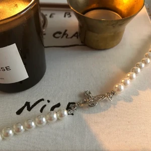 Vivienne Westwood (dupe) - Copy på det superpopulära Vivienne Westwood halsbandet. Köpt här på plick men jag använder det aldrig. Passar alla storlekar, går att justera🖤