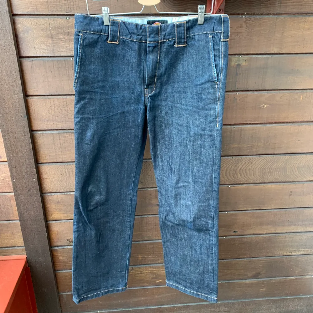 Ett par feta dickies jeans I bra skick skriv vid frågor / köp buda i kommentarerna. Jeans & Byxor.