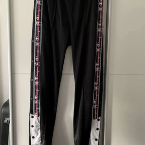 Champion byxor/sweatpants - Champion byxor i fint skick o riktigt sköna. 235 kr + frakt.