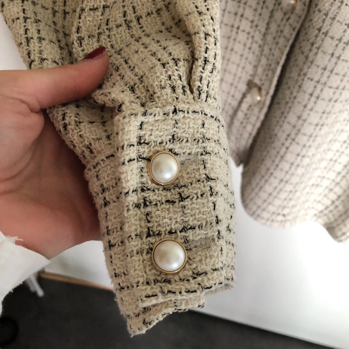 Squared Thick Blouse with pearl details  - 90