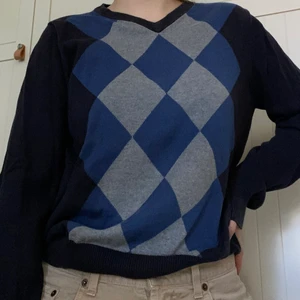 Rutig tröja  - Rutig sweatshirt. Köpt second hand. Använder för sällan💙