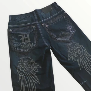 Baggy jeans HIP HOP STREET - Super snygga baggy jeans! De är svarta. Helt nya, använt två gånger. Storlek 30/34, midja 80 cm och längd 105 cm. Jag på bilden är 168 cm. 💯💯 ::: Var god följ budgivningens regler :::