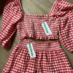 Rutigt sommarset  - Nytt set från gina tricot, byxorna i strl M och topp i strl L:)