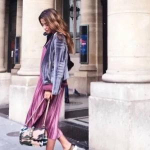 Cool Jacka - Intressekoll! Lägger ut en intressekoll på denna coola silverfärgade lxls jackan i sammet😊 Likea om du vore intresserad🙏