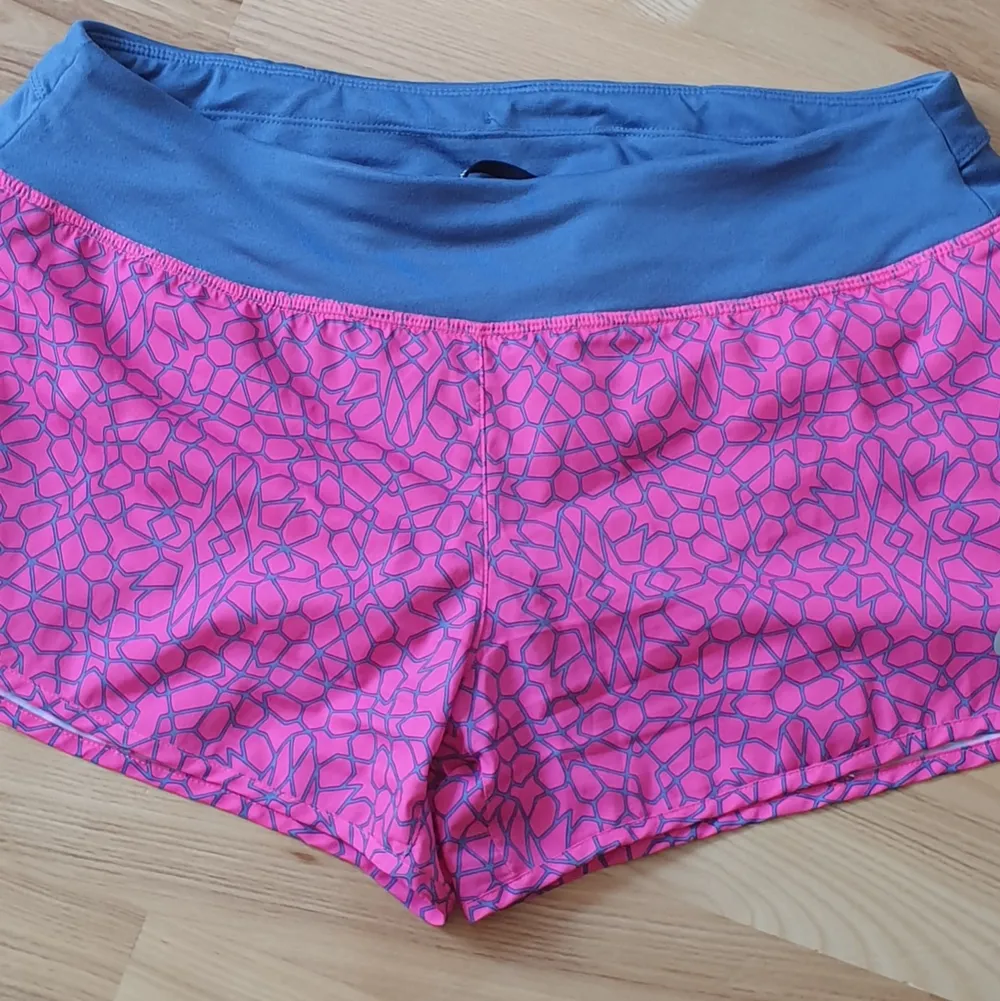 Fina rosa/gråblå running shorts Nike Dry fit Storlek M Modell kort. Shorts.