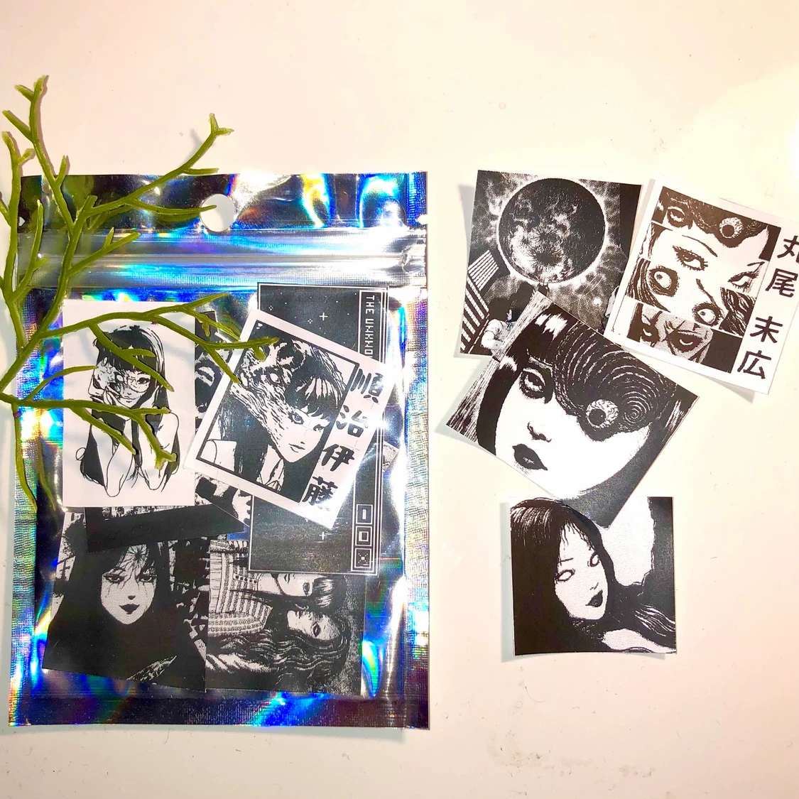 Junji Ito klistermärken sett