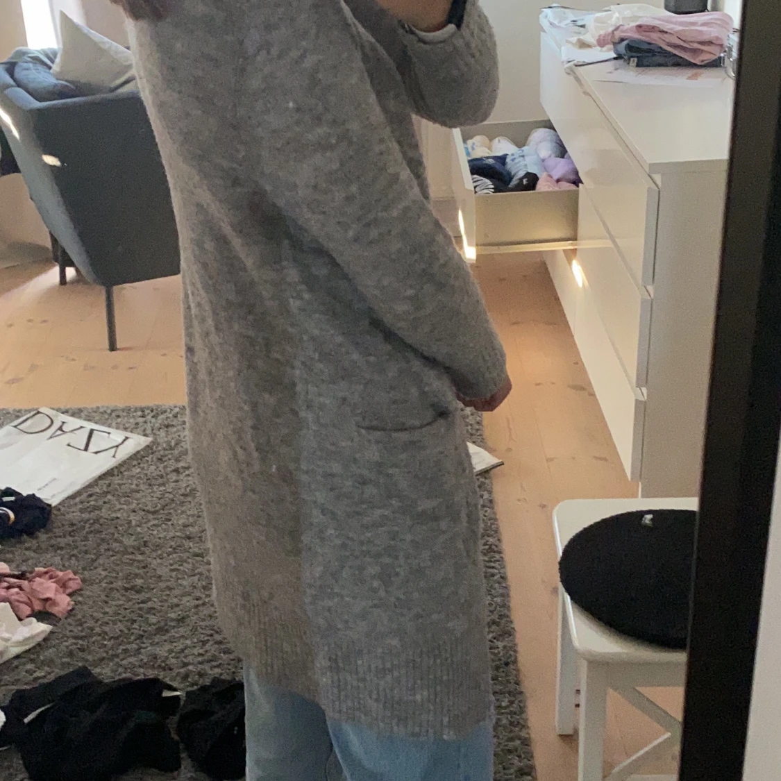 Grå stickad kofta - 91