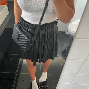 Skinn kjol  - Säljer denna kjol som endast används två gånger 🥰