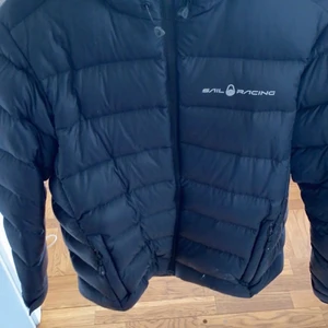 Sail Racing - Säljer nu min sail racing jacka i stoleken xs/s. Super fin och sparsamt använd❤️ Köparen står för frakten