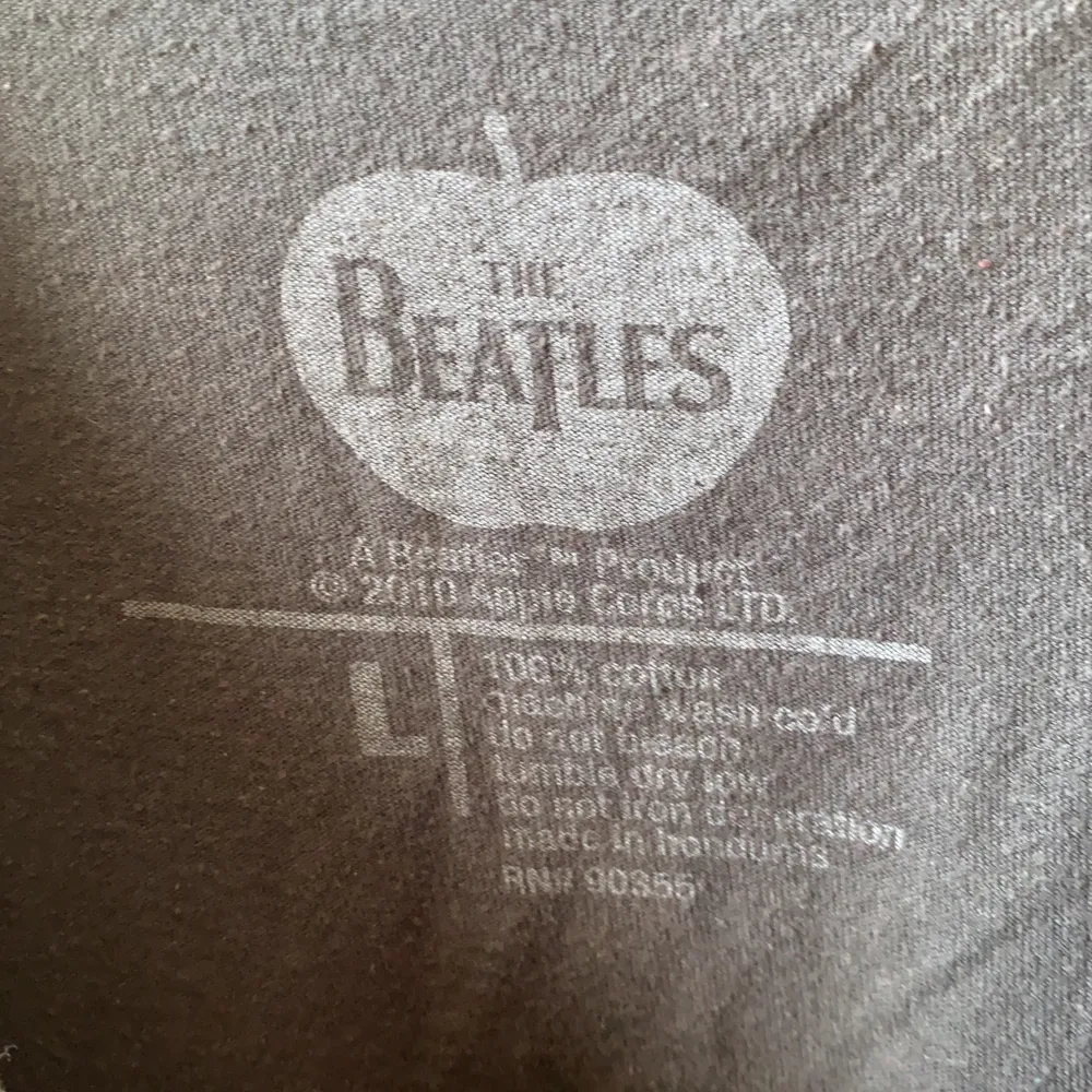 Band T-shirt med The Beatles . Stl L. Frakt på 25kr. T-shirts.
