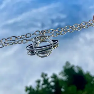 halsband med planet berlock 🪐 (handgjort)