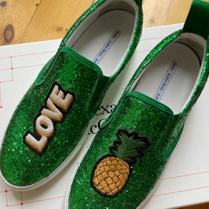 Sötaste skorna - Finaste glitterskorna med patches, från & Other Stories. Aldrig använda! Storlek 39 💚