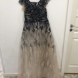 Festklänning  - Priset kan diskuteras 