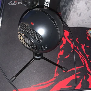 Snowball mikrofon  - Jag säljer min mikrofon för att jag har ingen användning till den längre, jag har nt använt den mycket och den är i kondition som ny. Pris kan diskuteras och jag kan gå ner lite