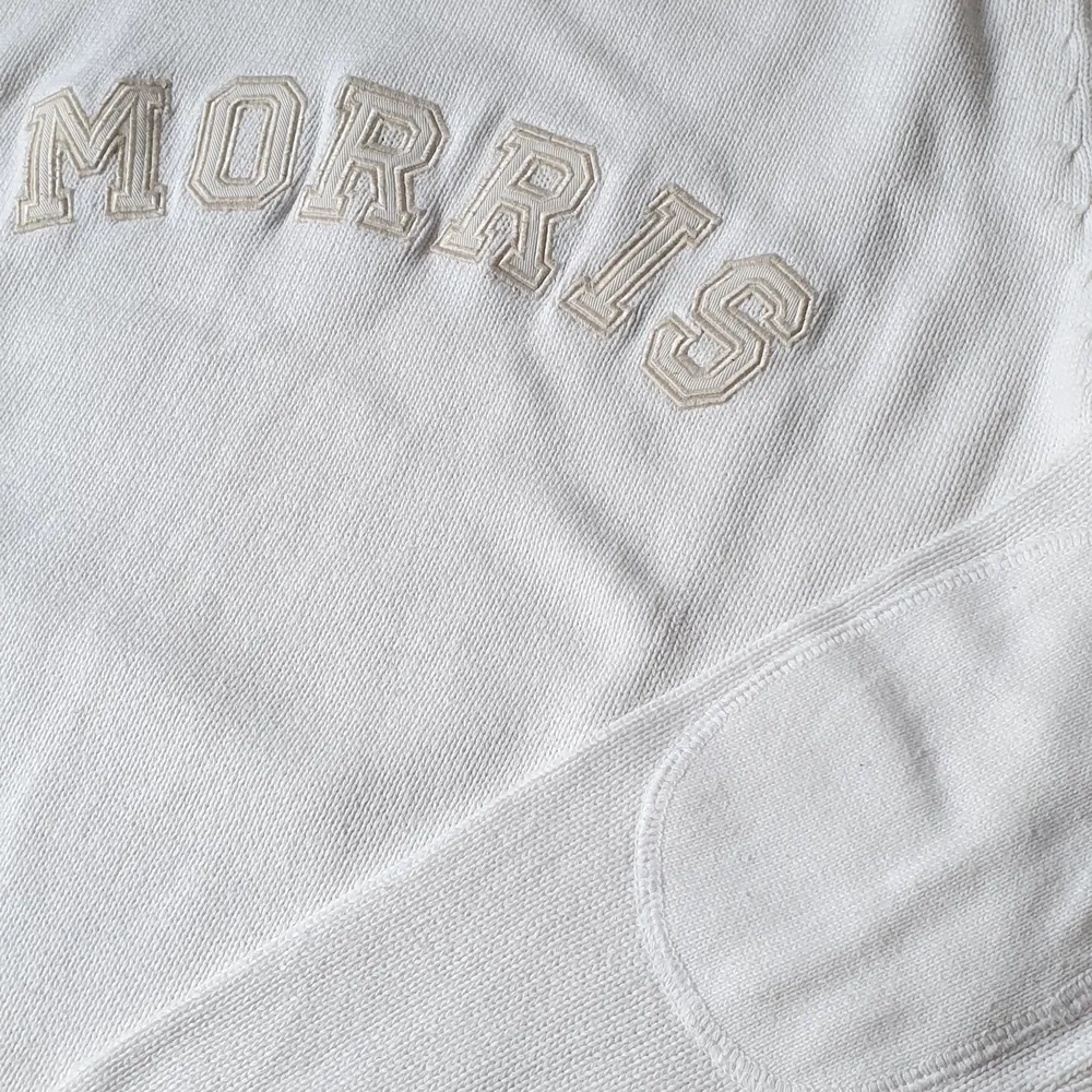 Vit stickad snygg tröja från märket Morris Så snygg på Knappt använd. Tröjor & Koftor.