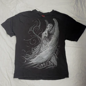 Rhinestoe Tshirt - Tshirt med rhinestone detaljering