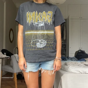 T-shirt från Ganni - Cool t-shirt från ganni i storlek medium!