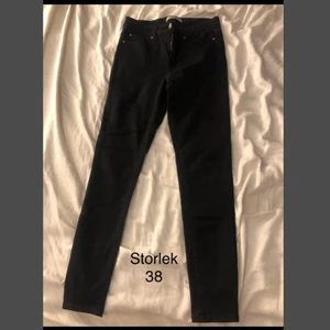 Svarta jeans - svarta jeans. Aldrig använda endast tvättade. Bjuder på frakten