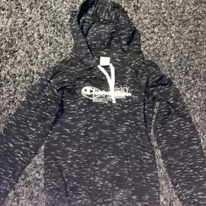 Champion hoodie  - Svart champion hoodie med vita snören