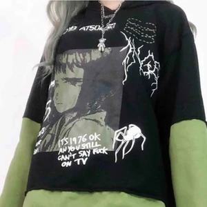 ALT hoodie 🥀 - Asball hoodie köpt på Plick men inte min stil längre 🍄✨ Som ny, knappt använd. Står ej storlek men skulle tro runt M, rätt oversized på mig som är S. Kan hämtas i Stockholm eller fraktas men då betalar köpare för frakt. Bud startar på 300 kr🥰