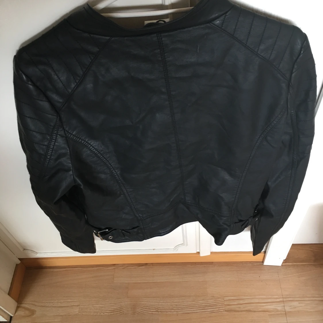 Snygg skinnjacka  - 90