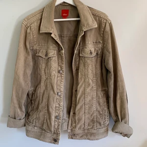 Beige Manchester jacka - Beige machesterjacka köpt på vintage butik i Paris! Oversized, fin kvalite🌟