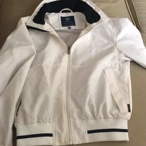 Berkeley  - Säljer en jacka i bra skick 