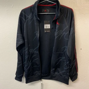 Jordan jacka - Jordan sweatshirt. Finns i storlekarna XS, L och XL.