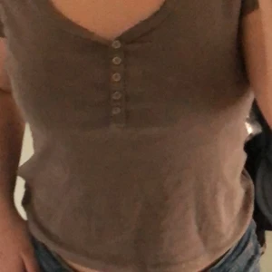 Tshirt - Säljer denna t-shirten från second hand. :)