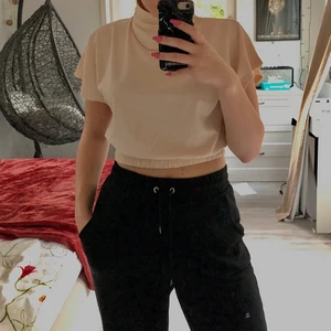 Missguided top - Top från MISSGUIDED i storlek 38. Aldrig använd, endast testad. Köparen står för frakt. 