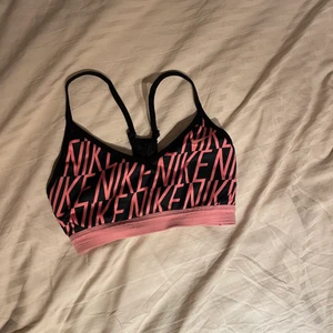 Sport bh nike - Sportbh från Nike. Tyvärr blivit för liten 