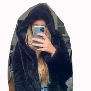 Svart pälsjacka🤎 - Svart pälsjacka från Tiffany🤎