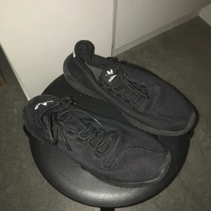 Adidas gym sneaker svarta - Storlek 41