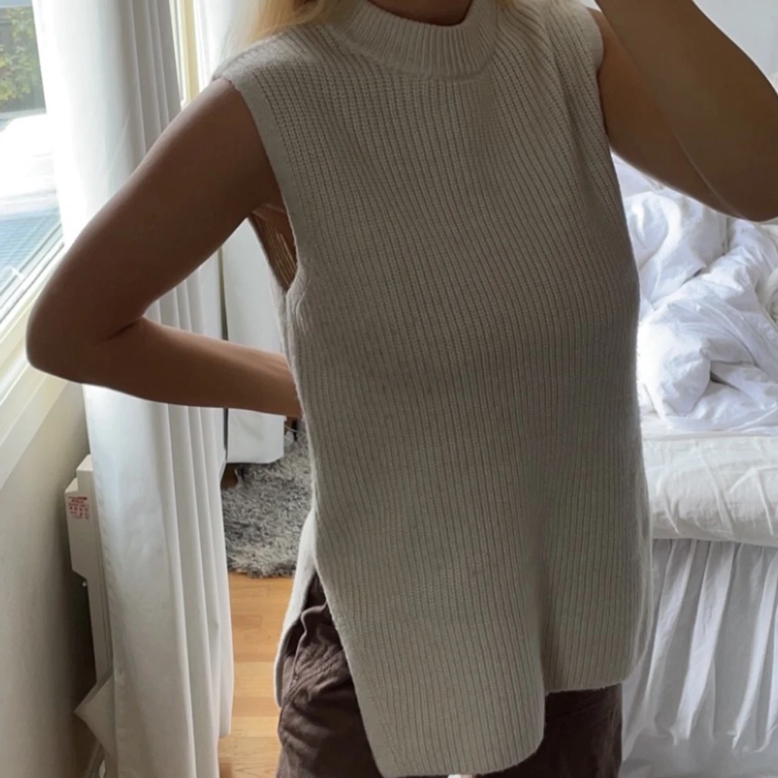 Vit stickad väst - 90