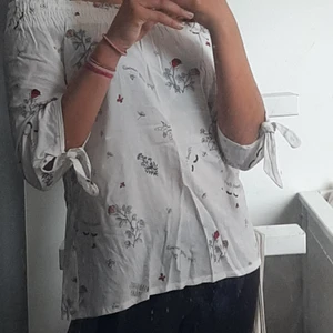 Gullig blus - Fin blus i bra skick 💕 30 kr +45 kr frakt