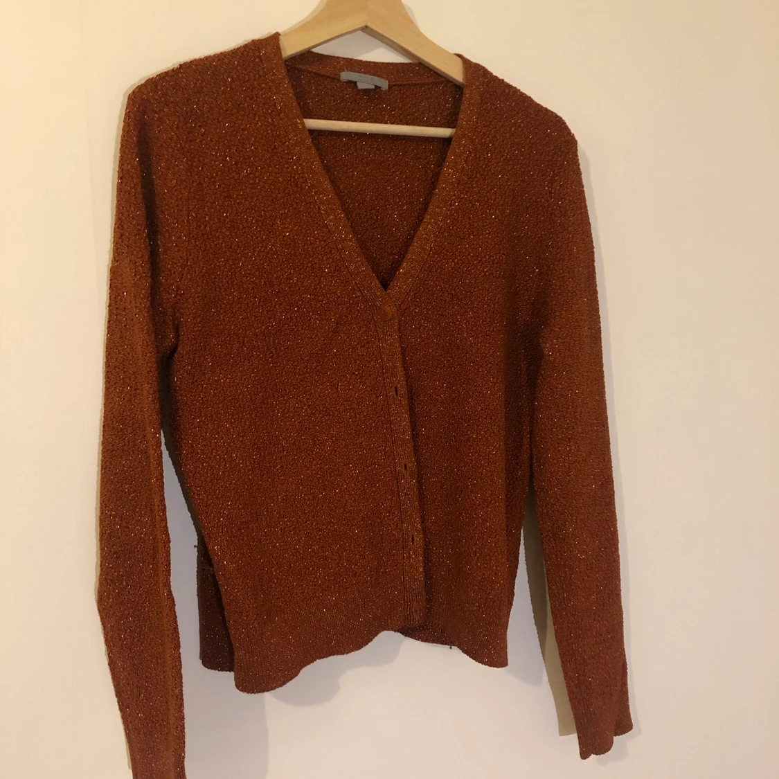 Rostbrun glittrig kofta