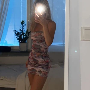 Klänning xs  - Söt klänning från prettylittlething, säljer då den inte kommer till användning 💓 storlek xs 